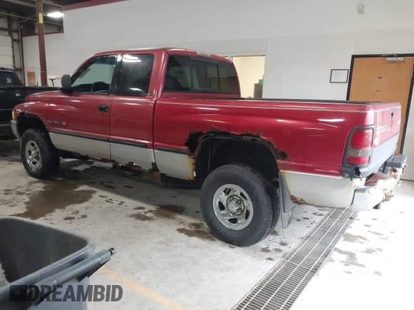 1998 Dodge 1500 с VIN 3B7HF12Z5WM236328, выставлен на аукционе IAAI как лот 42307896 с пробегом 134 476 миль миль и . История ставок и продаж доступна на DreamBid. Изображение 3.