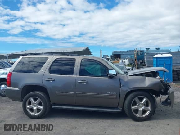 2013 Chevrolet Tahoe LT с VIN 1GNSKBE05DR336873, выставлен на аукционе IAAI как лот 40326194 с пробегом 175 058 миль миль и . История ставок и продаж доступна на DreamBid. Изображение 13.
