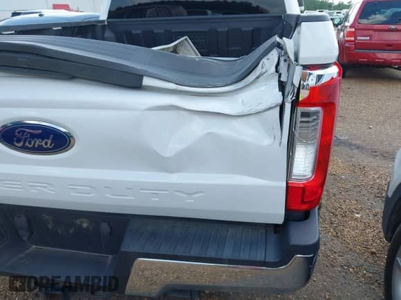 2018 Ford F-250 XL с VIN 1FT7W2B63JEB70397, выставлен на аукционе IAAI как лот 41637099 с пробегом 163 126 миль миль и . История ставок и продаж доступна на DreamBid. Изображение 17.