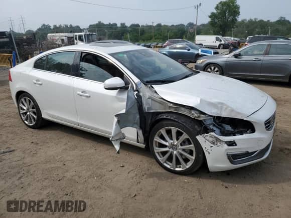 2018 Volvo S60 Inscription Platinum z VIN LYV402TM9JB170194, wystawiony jako Copart lot #60866295 z przebiegiem 42 962 mil mil oraz Szkoda całkowita • Salvage title. Historia ofert i sprzedaży dostępna na DreamBid. Obrazek 4.