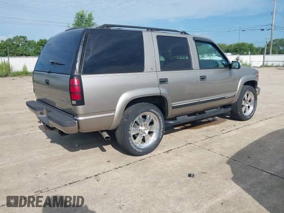 2000 Chevrolet Tahoe Z71 with VIN 1GNEK13R3YR172697, listed as a IAAI auction lot 42700472 with 224,069 mi miles and . Bid and sale history available at DreamBid. Image 4.