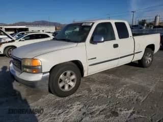 2000 GMC Sierra 1500 SLE with VIN 1GTEC19V5YZ214118, listed as a Copart auction lot 41803805 with 295,098 mi miles and Salvage title. Bid and sale history available at DreamBid. Image 1.