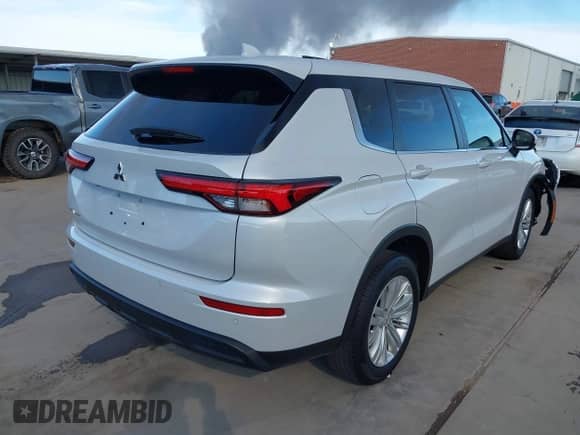 2024 Mitsubishi Outlander ES with VIN JA4J3UA85RZ004684, listed as a IAAI auction lot 41289047 with 18,819 mi miles and . Bid and sale history available at DreamBid. Image 4.