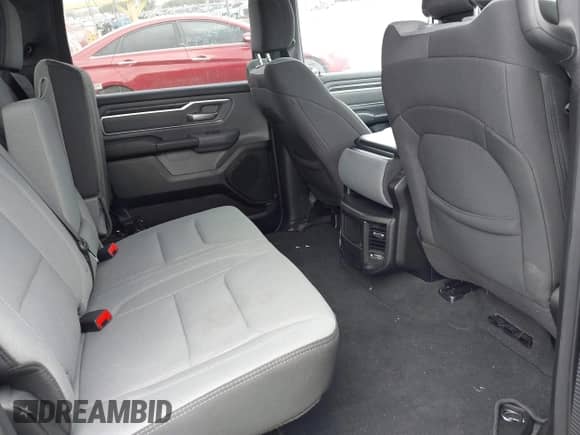 2023 Ram 1500 Big Horn z VIN 1C6RREFT4PN585312, wystawiony jako IAAI lot #41560063 z przebiegiem 45 796 mil mil oraz . Historia ofert i sprzedaży dostępna na DreamBid. Obrazek 8.