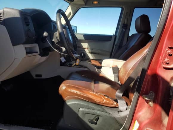 2006 Jeep Commander Limited с VIN 1J8HG58N66C155857, выставлен на аукционе Copart как лот 87012205 с пробегом 217 695 миль миль и Чистый • Clean title. История ставок и продаж доступна на DreamBid. Изображение 7.
