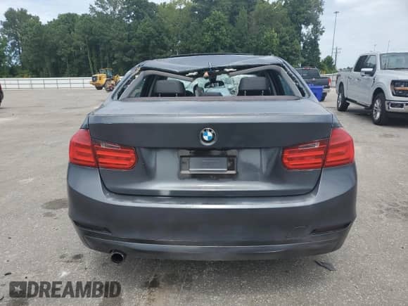 2014 BMW 3 Series 320i с VIN WBA3B1C53EK131159, выставлен на аукционе Copart как лот 70252655 с пробегом 121 810 миль миль и Списание • Salvage title. История ставок и продаж доступна на DreamBid. Изображение 6.