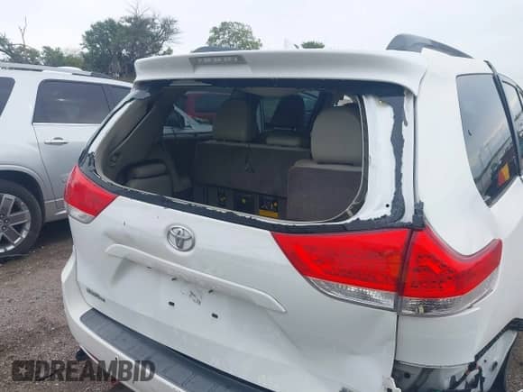 2014 Toyota Sienna XLE с VIN 5TDYK3DC2ES435898, выставлен на аукционе IAAI как лот 43253185 с пробегом 98 345 миль миль и . История ставок и продаж доступна на DreamBid. Изображение 18.