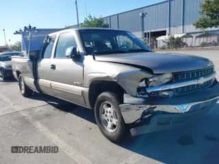 2002 Chevrolet Silverado 1500 z VIN 1GCEC19T22E290800, wystawiony jako IAAI lot #43384732 z przebiegiem 162 118 mil mil oraz . Historia ofert i sprzedaży dostępna na DreamBid. Obrazek 1.