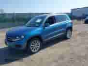 2017 Volkswagen Tiguan Wolfsburg Edition с VIN WVGSV7AX2HK015478, выставлен на аукционе IAAI как лот 43000697 с пробегом 63 870 миль миль и . История ставок и продаж доступна на DreamBid. Изображение 17.