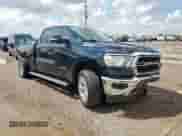 2022 Ram 1500 Big Horn z VIN 1C6RREBT5NN464307, wystawiony jako Copart lot #67578925 z przebiegiem 37 977 mil mil oraz Czysty tytuł • Clean title. Historia ofert i sprzedaży dostępna na DreamBid. Obrazek 4.