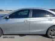 2017 Toyota Camry XLE z VIN 4T1BF1FK1HU660134, wystawiony jako IAAI lot #41697739 z przebiegiem 116 243 mil mil oraz . Historia ofert i sprzedaży dostępna na DreamBid. Obrazek 14.