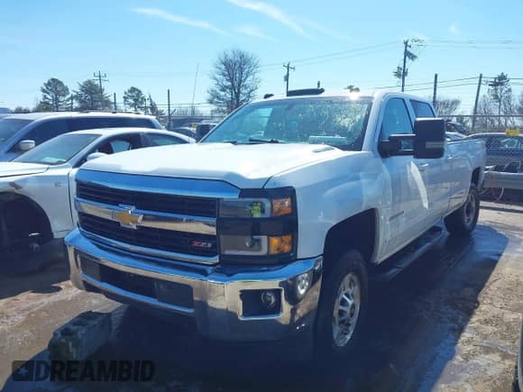 2015 Chevrolet Silverado 2500HD LT z VIN 1GC1KVE86FF520235, wystawiony jako IAAI lot #41664064 z przebiegiem 235 288 mil mil oraz . Historia ofert i sprzedaży dostępna na DreamBid. Obrazek 2.