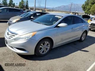 2013 Hyundai Sonata GLS z VIN 5NPEB4AC0DH747316, wystawiony jako Copart lot #86707715 z przebiegiem 135 678 mil mil oraz Szkoda całkowita • Salvage title. Historia ofert i sprzedaży dostępna na DreamBid. Obrazek 1.