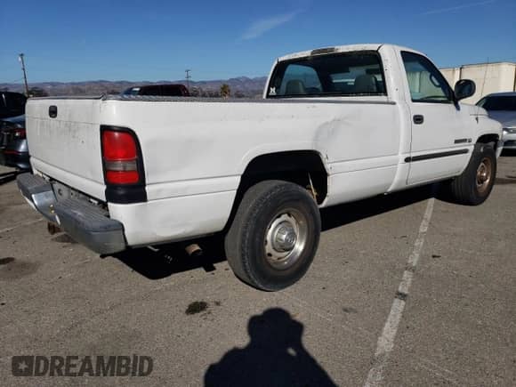 2000 Dodge 2500 with VIN 3B7KC26Z6YM231298, listed as a Copart auction lot 86166324 with 192,134 mi miles and Clean title. Bid and sale history available at DreamBid. Image 3.