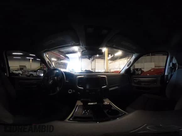 2013 Ram 1500 Big Horn z VIN 1C6RR7LT6DS624513, wystawiony jako IAAI lot #41839871 z przebiegiem 117 198 mil mil oraz . Historia ofert i sprzedaży dostępna na DreamBid. Obrazek 17.