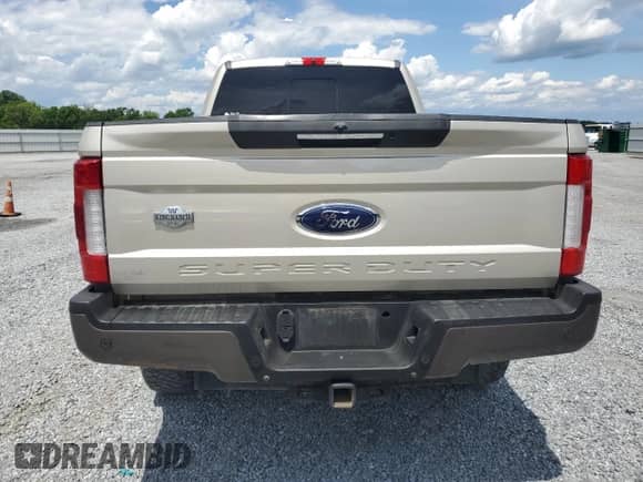 2017 Ford F-250 z VIN NCS107899, wystawiony jako Copart lot #56418795 z przebiegiem 182 377 mil mil oraz Szkoda całkowita • Salvage title. Historia ofert i sprzedaży dostępna na DreamBid. Obrazek 6.