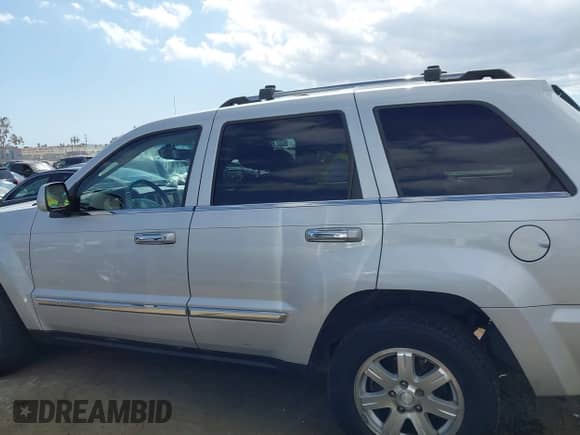 2010 Jeep Grand Cherokee Limited z VIN 1J4PR5GK5AC111713, wystawiony jako IAAI lot #42267011 z przebiegiem 182 257 mil mil oraz . Historia ofert i sprzedaży dostępna na DreamBid. Obrazek 14.