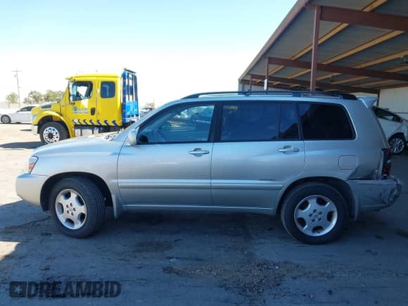 2007 Toyota Highlander Limited z VIN JTEEP21A270227295, wystawiony jako IAAI lot #43364359 z przebiegiem 228 075 mil mil oraz . Historia ofert i sprzedaży dostępna na DreamBid. Obrazek 14.