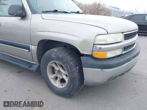 2002 Chevrolet Suburban LS с VIN 3GNFK16ZX2G128879, выставлен на аукционе IAAI как лот 41473280 с пробегом Не указан миль и . История ставок и продаж доступна на DreamBid. Изображение 6.