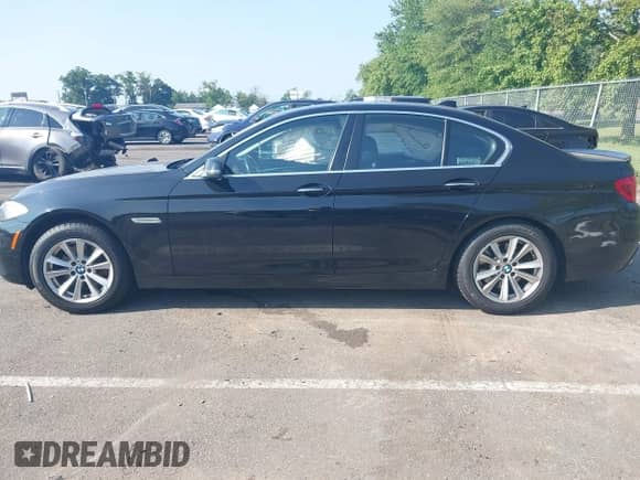 2015 BMW 5 Series 528i xDrive with VIN WBA5A7C5XFD626334, listed as a IAAI auction lot 42939497 with 180,638 mi miles and . Bid and sale history available at DreamBid. Image 14.