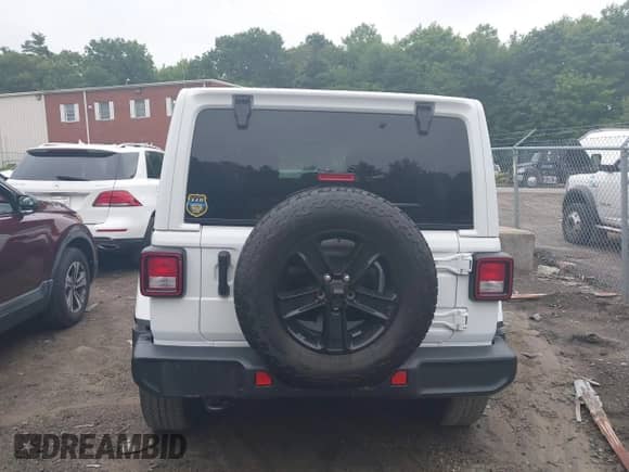 2022 Jeep Wrangler Unlimited Sahara Altitude with VIN 1C4HJXEG9NW232468, listed as a IAAI auction lot 42667697 with 40,881 mi miles and . Bid and sale history available at DreamBid. Image 17.
