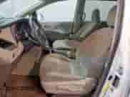 2017 Toyota Sienna L z VIN 5TDZZ3DC5HS829111, wystawiony jako Copart lot #82138105 z przebiegiem 48 969 mil mil oraz Czysty tytuł • Clean title. Historia ofert i sprzedaży dostępna na DreamBid. Obrazek 7.