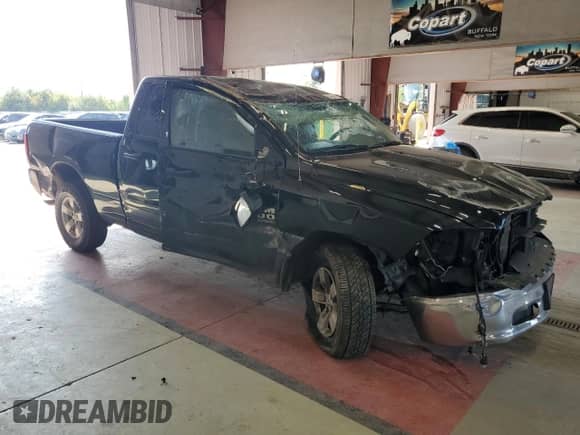 2024 Ram 1500 SLT z VIN 1C6RR7GG1RS147574, wystawiony jako Copart lot #68255525 z przebiegiem 28 206 mil mil oraz Nie do naprawy • Non repairable. Historia ofert i sprzedaży dostępna na DreamBid. Obrazek 4.
