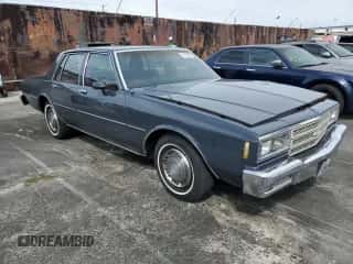 1984 Chevrolet Impala z VIN 1G1AL69H5EX151138, wystawiony jako Copart lot #81291035 z przebiegiem 21 974 mil mil oraz Szkoda całkowita • Salvage title. Historia ofert i sprzedaży dostępna na DreamBid. Obrazek 4.