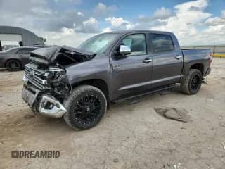 2020 Toyota Tundra Platinum z VIN 5TFAY5F1XLX879660, wystawiony jako Copart lot #62014645 z przebiegiem 102 475 mil mil oraz Szkoda całkowita • Salvage title. Historia ofert i sprzedaży dostępna na DreamBid. Obrazek 1.