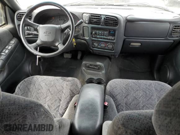 2001 Chevrolet S-10 LS with VIN 1GCDT13W61K225690, listed as a Copart auction lot 58546865 with 176,558 mi miles and Clean title. Bid and sale history available at DreamBid. Image 8.