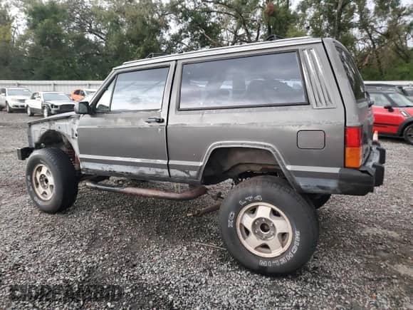 1989 Jeep Grand Cherokee with VIN 1J4FJ77L6KL513023, listed as a Copart auction lot 76620044 with 114,956 mi miles and Non repairable. Bid and sale history available at DreamBid. Image 2.