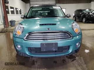 2012 MINI Hardtop with VIN WMWSU3C50CT258623, listed as a Copart auction lot 64395745 with 98,172 mi miles and Salvage title. Bid and sale history available at DreamBid. Image 5.