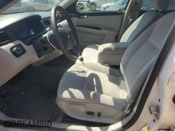 2006 Chevrolet Impala LS z VIN 2G1WB58K769309625, wystawiony jako Copart lot #81131835 z przebiegiem 111 149 mil mil oraz Szkoda całkowita • Salvage title. Historia ofert i sprzedaży dostępna na DreamBid. Obrazek 7.