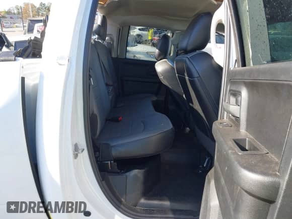 2023 Ram 1500 Tradesman z VIN 1C6RR7FT1PS539885, wystawiony jako IAAI lot #40842942 z przebiegiem 11 753 mil mil oraz . Historia ofert i sprzedaży dostępna na DreamBid. Obrazek 8.