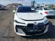 2024 BMW 7 Series 740i xDrive с VIN WBA33EH08RCR21090, выставлен на аукционе IAAI как лот 41485451 с пробегом 3 632 миль миль и . История ставок и продаж доступна на DreamBid. Изображение 12.