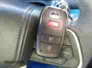 2025 Toyota Tacoma SR z VIN 3TMLB5JN9SM119566, wystawiony jako IAAI lot #43569506 z przebiegiem 12 312 mil mil oraz . Historia ofert i sprzedaży dostępna na DreamBid. Obrazek 11.