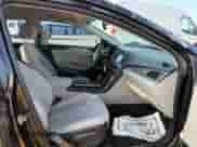 2017 Hyundai Sonata Eco z VIN 5NPE24AA3HH445703, wystawiony jako Copart lot #64787965 z przebiegiem 163 186 mil mil oraz Czysty tytuł • Clean title. Historia ofert i sprzedaży dostępna na DreamBid. Obrazek 5.