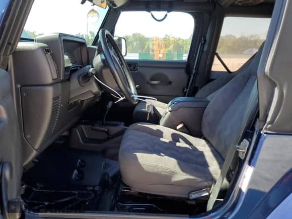 2003 Jeep Wrangler X z VIN 1J4FA39S73P355010, wystawiony jako Copart lot #86589105 z przebiegiem 126 492 mil mil oraz Szkoda całkowita • Salvage title. Historia ofert i sprzedaży dostępna na DreamBid. Obrazek 7.