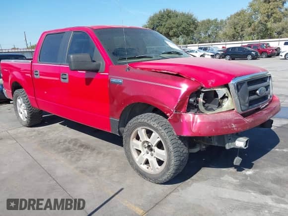 2005 Ford F-150 XLT z VIN 1FTPW12535KC35855, wystawiony jako IAAI lot #43432637 z przebiegiem 218 430 mil mil oraz . Historia ofert i sprzedaży dostępna na DreamBid. Obrazek 1.