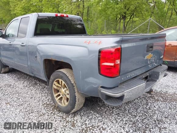 2015 Chevrolet Silverado 1500 LT z VIN 1GCVKREH9FZ273753, wystawiony jako IAAI lot #42343171 z przebiegiem 230 402 mil mil oraz . Historia ofert i sprzedaży dostępna na DreamBid. Obrazek 3.