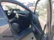 2025 Mazda CX-5 S Carbon Edition z VIN JM3KFBCM8S0587267, wystawiony jako IAAI lot #43018737 z przebiegiem 19 192 mil mil oraz . Historia ofert i sprzedaży dostępna na DreamBid. Obrazek 5.