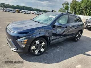 2025 Hyundai Kona SEL Convenience z VIN KM8HC3AB2SU223076, wystawiony jako Copart lot #81265225 z przebiegiem 13 700 mil mil oraz Szkoda całkowita • Salvage title. Historia ofert i sprzedaży dostępna na DreamBid. Obrazek 1.