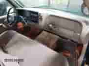 1998 GMC Sierra 1500 z VIN 1GTEC14W2WZ553870, wystawiony jako Copart lot #44946915 z przebiegiem 292 086 mil mil oraz Szkoda całkowita • Salvage title. Historia ofert i sprzedaży dostępna na DreamBid. Obrazek 8.