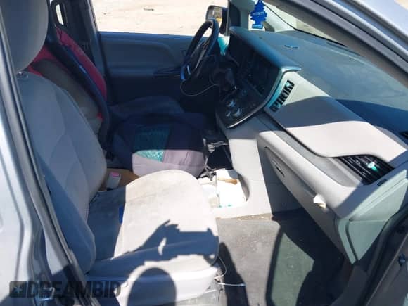 2015 Toyota Sienna L with VIN 5TDZK3DC0FS554362, listed as a IAAI auction lot 43345134 with 203,362 mi miles and . Bid and sale history available at DreamBid. Image 5.