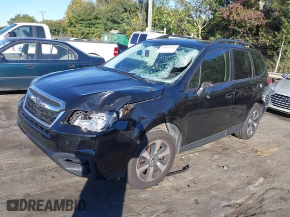 2018 Subaru Forester Premium z VIN JF2SJAEC5JH405628, wystawiony jako IAAI lot #43463543 z przebiegiem 106 481 mil mil oraz . Historia ofert i sprzedaży dostępna na DreamBid. Obrazek 18.