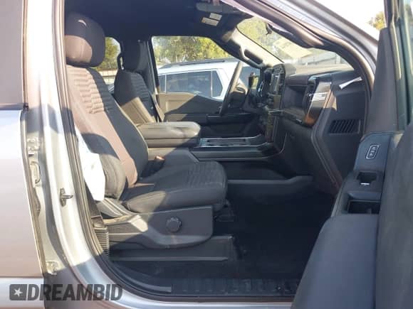 2023 Ford F-150 XL z VIN 1FTEW1EPXPKF56766, wystawiony jako IAAI lot #43070544 z przebiegiem 71 432 mil mil oraz . Historia ofert i sprzedaży dostępna na DreamBid. Obrazek 5.