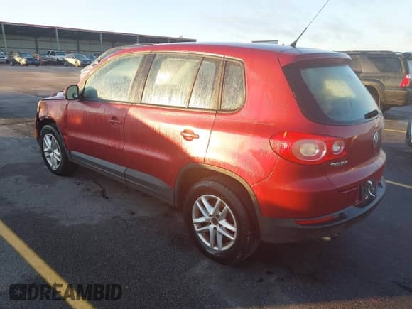 2011 Volkswagen Tiguan S с VIN WVGBV7AX8BW001617, выставлен на аукционе IAAI как лот 43566806 с пробегом 157 047 миль миль и . История ставок и продаж доступна на DreamBid. Изображение 3.