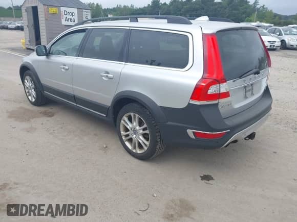 2016 Volvo XC70 T5 Premier z VIN YV4612NK7G1270888, wystawiony jako IAAI lot #43035245 z przebiegiem 123 860 mil mil oraz . Historia ofert i sprzedaży dostępna na DreamBid. Obrazek 3.