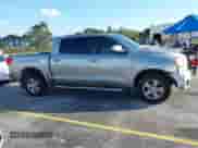 2007 Toyota Tundra Limited z VIN 5TBEV58117S461497, wystawiony jako IAAI lot #43565471 z przebiegiem 334 064 mil mil oraz . Historia ofert i sprzedaży dostępna na DreamBid. Obrazek 13.