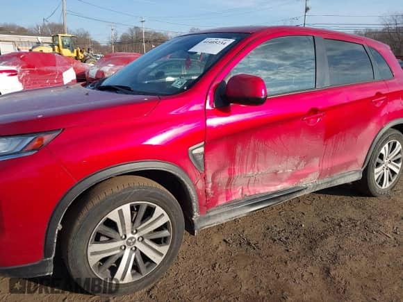 2021 Mitsubishi Outlander ES z VIN JA4APUAU6MU034395, wystawiony jako IAAI lot #41405234 z przebiegiem 38 466 mil mil oraz . Historia ofert i sprzedaży dostępna na DreamBid. Obrazek 6.